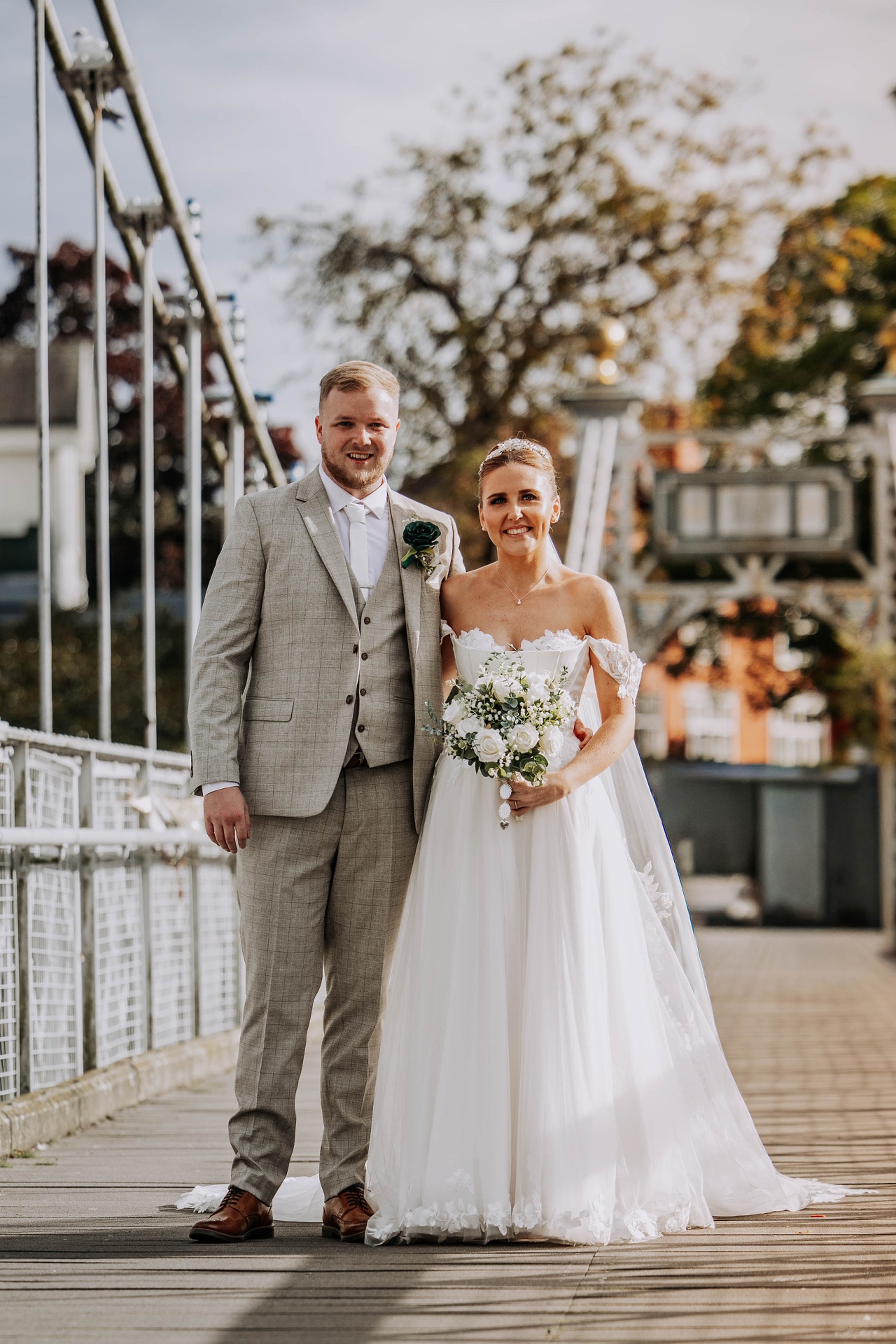 Portrait of the couple on the bridge